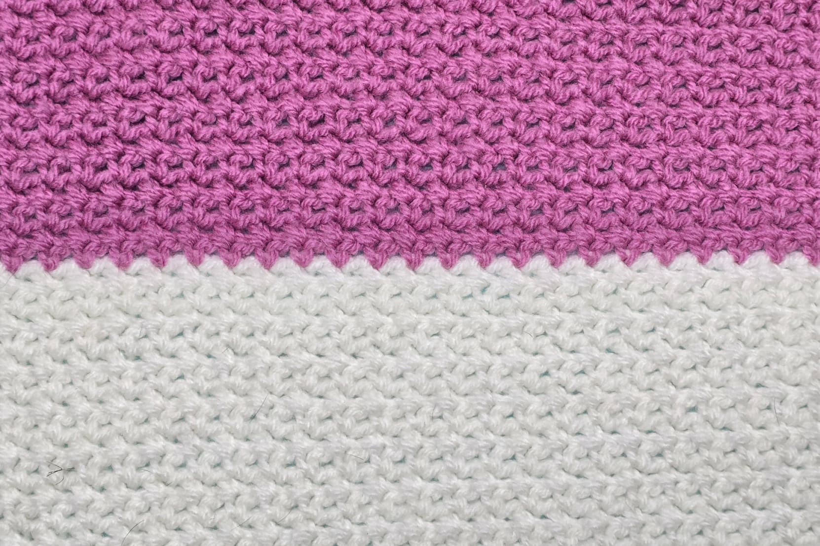 The single crochet mesh stitch in 2 colors