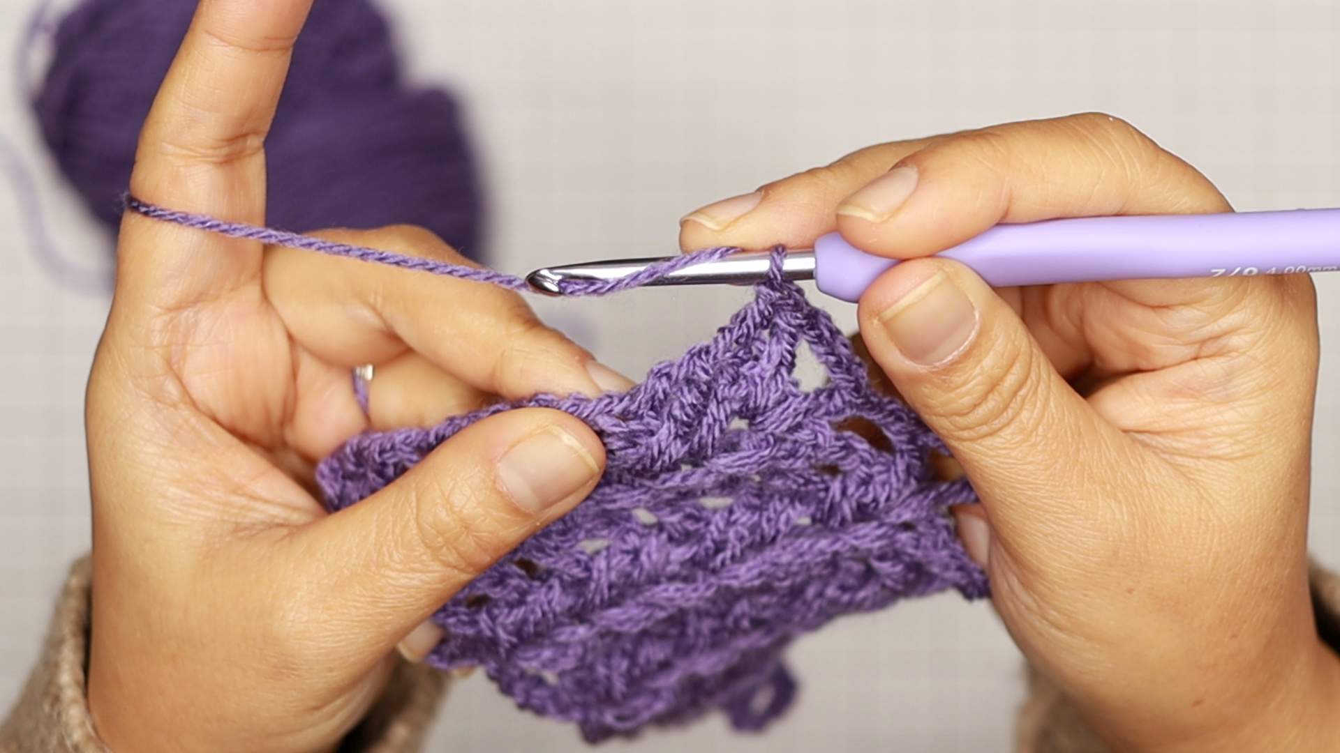 Beth has captured an image of a crochet hook in pen handling method