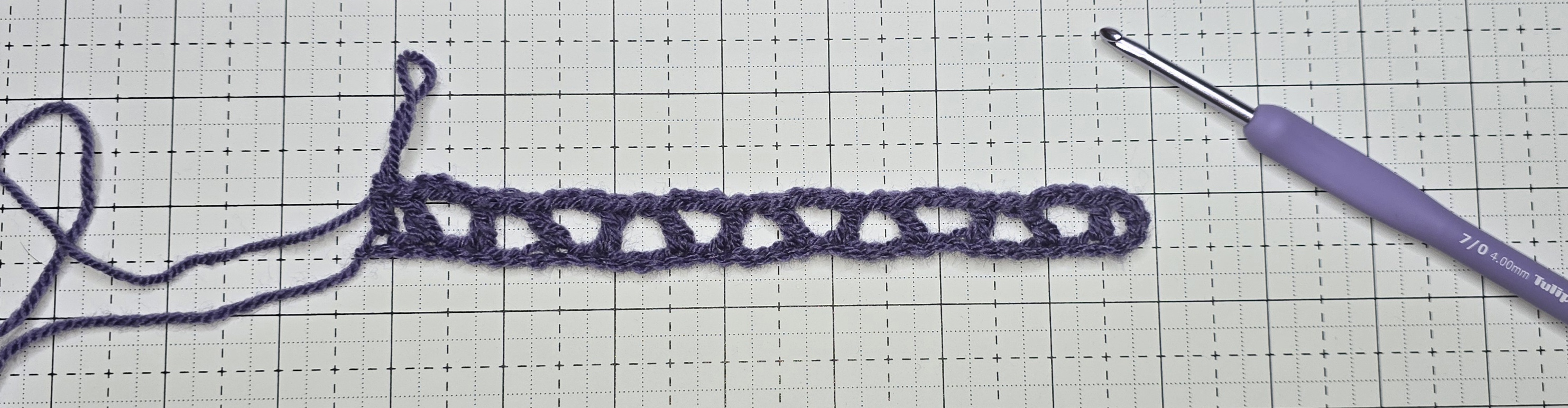 Beth is showing the ribbed v-stitch at row 1