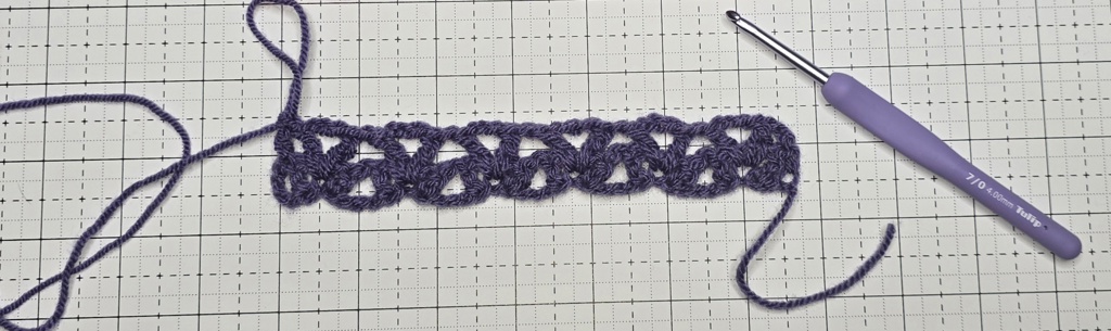 Beth is showing the ribbed v-stitch at row 2
