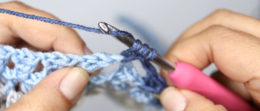 a closer look of the half-diamond stitch back loop