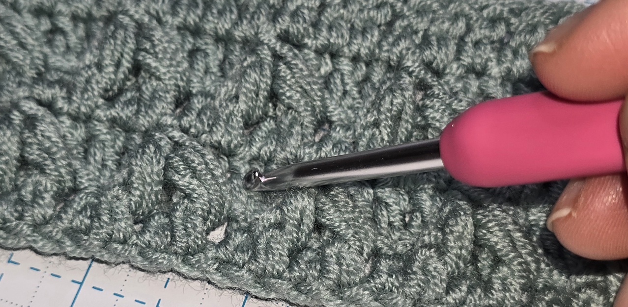 Leafhopper stitch tip 2 showing the offset stitch placement
