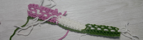 Messy yarn ends from frequent colour changes