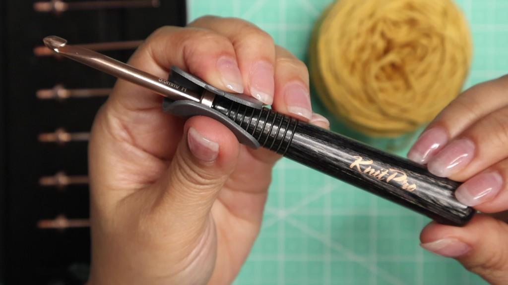 Cwb Knitpro Oasis Interchangeable Crochet Hook Starter Set With Wooden Handle Rubber Grip