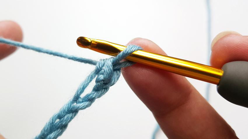 an image showing the very first single crochet